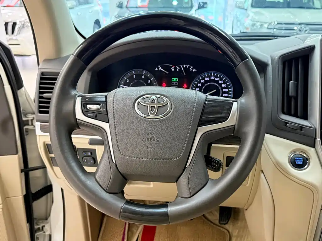 Toyota Land Cruiser 2018 — фото 7