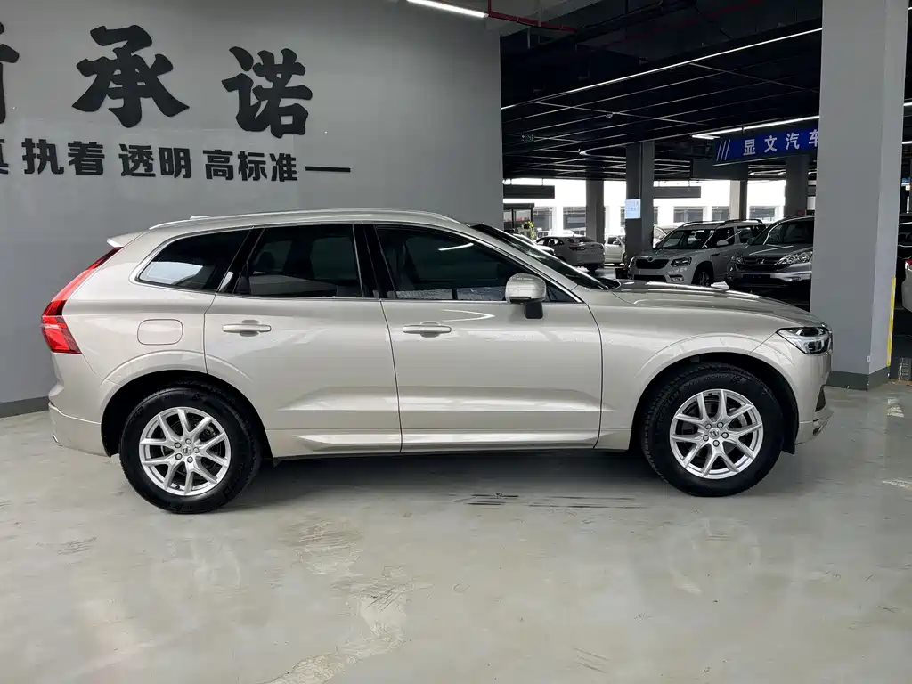 Volvo XC60 2018 — фото 10