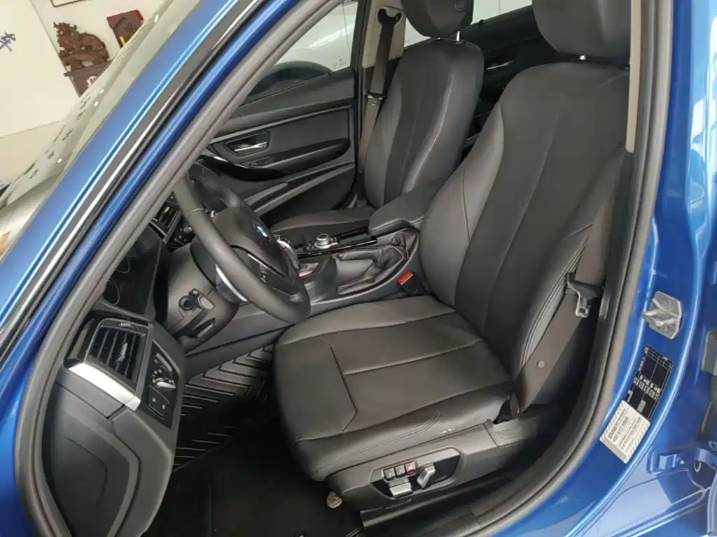 BMW 3 Series 2018 — фото 15
