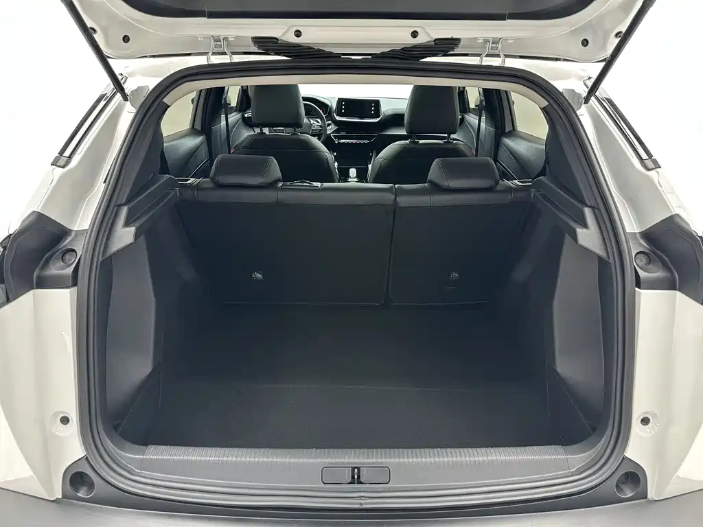 Peugeot 2008 2024 — фото 17