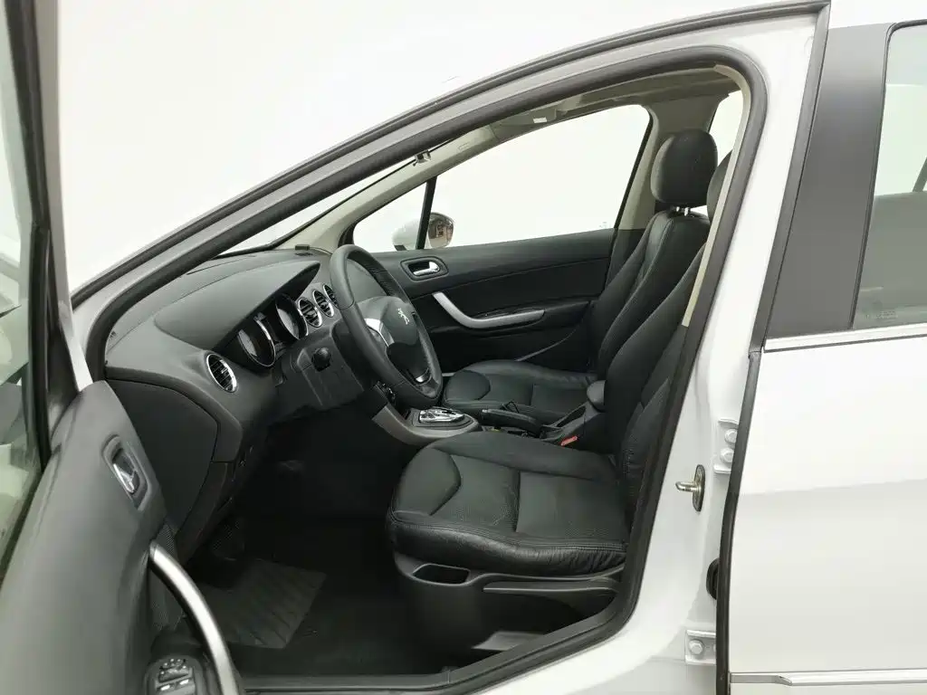 Peugeot 408 2013 — фото 10