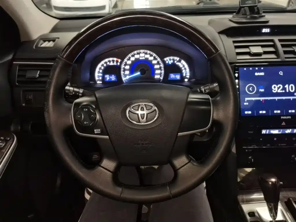 Toyota Camry 2016 — фото 11