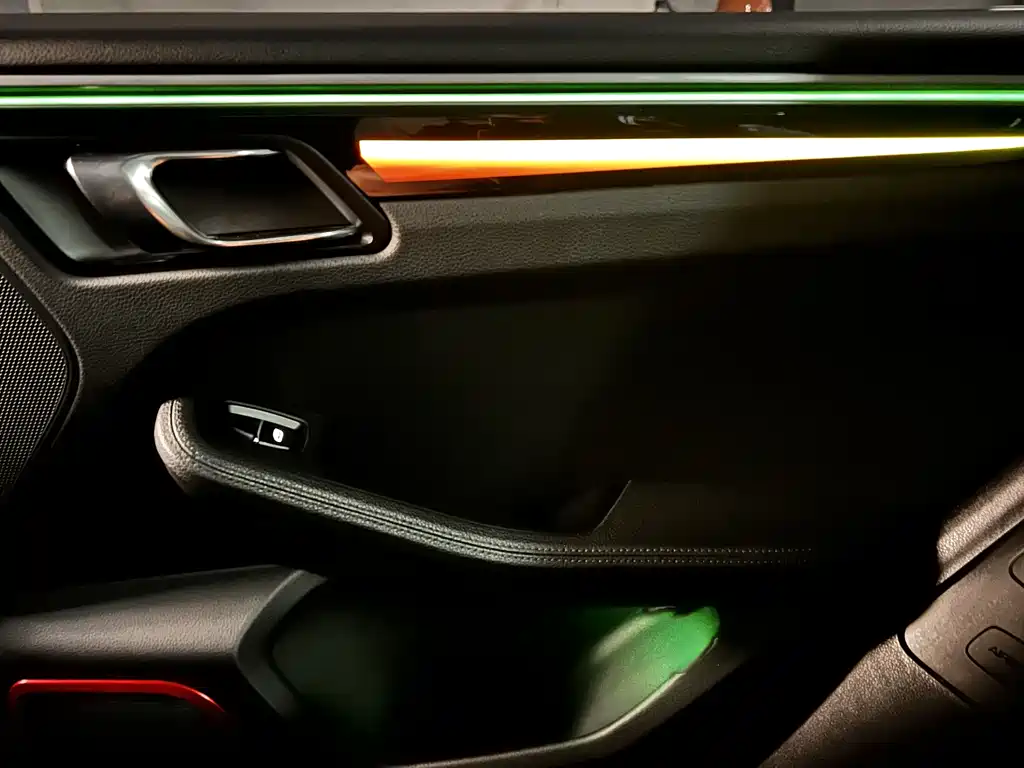 Porsche Macan 2020 — фото 37