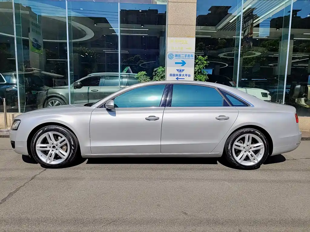 Audi A8 2011