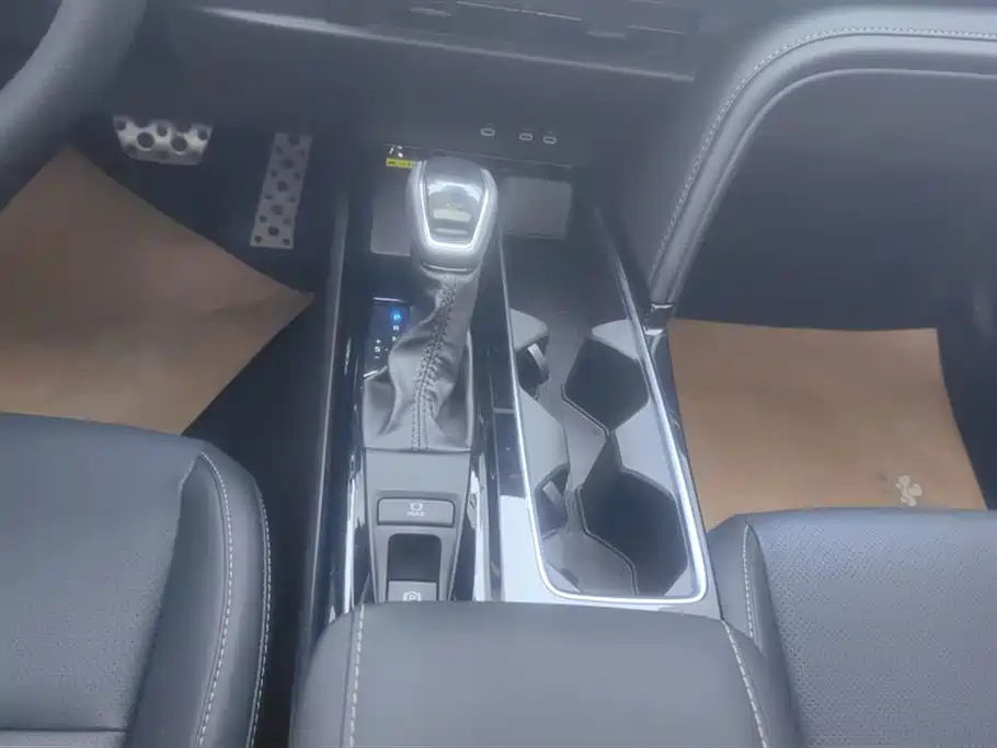 Toyota Camry 2025 — фото 16