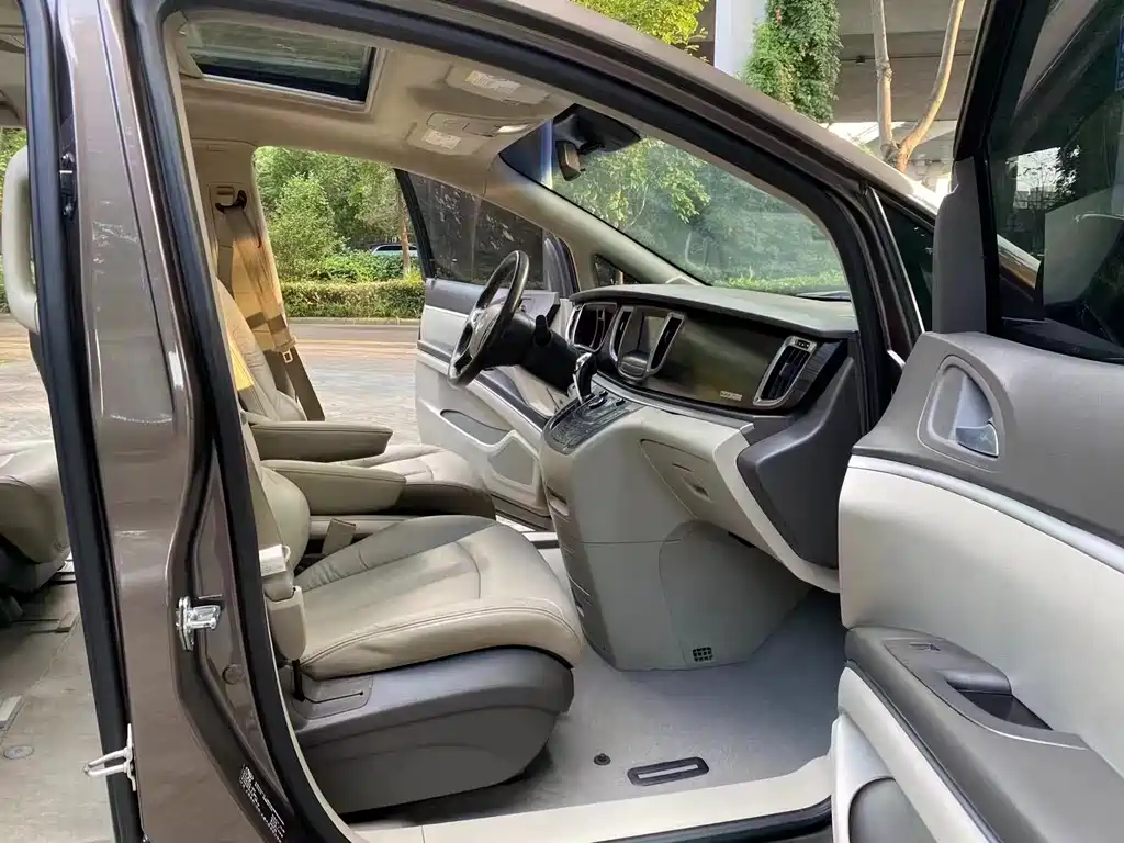 Buick GL8 2012