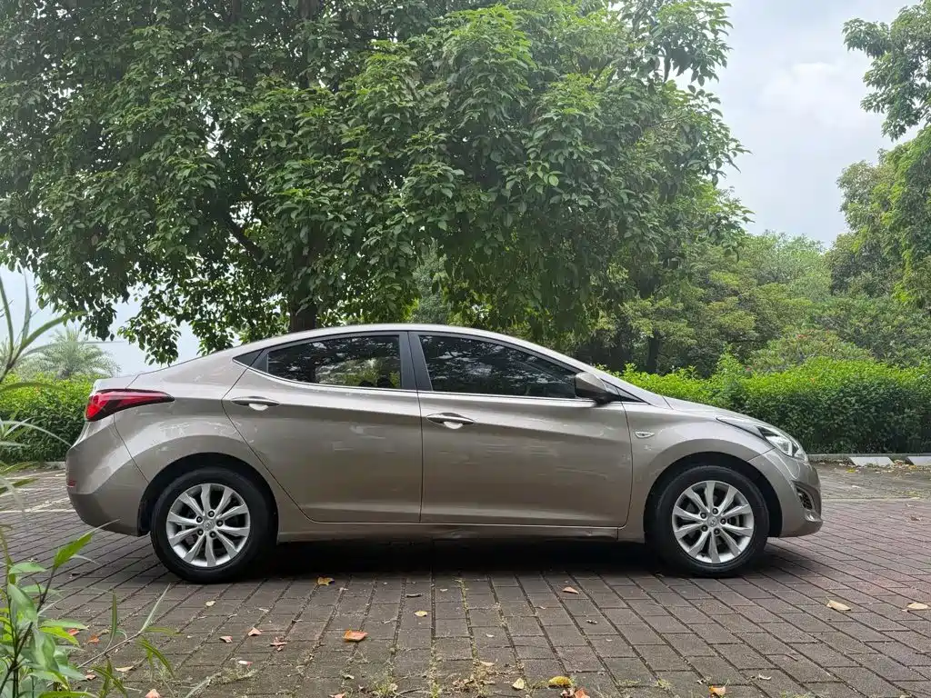 Hyundai Elantra Langdong 2016 — фото 11