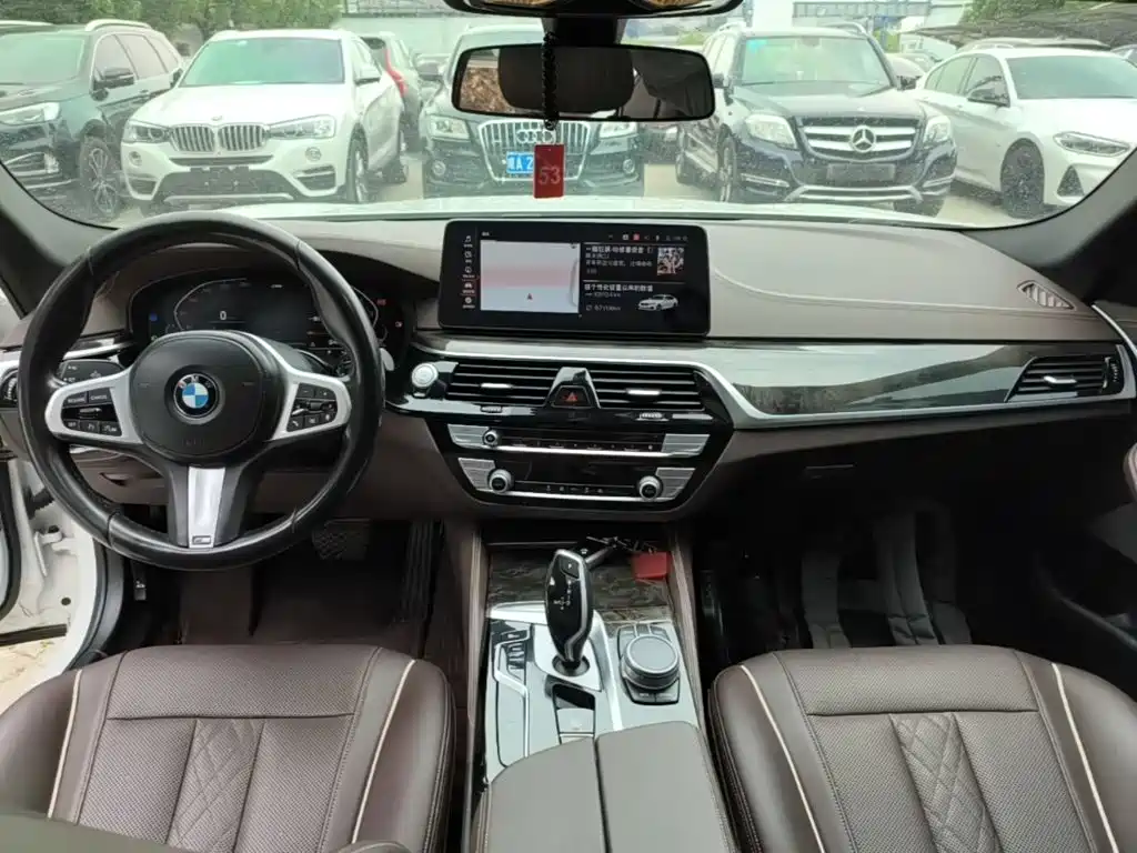 BMW 5 Series 2021 — фото 10