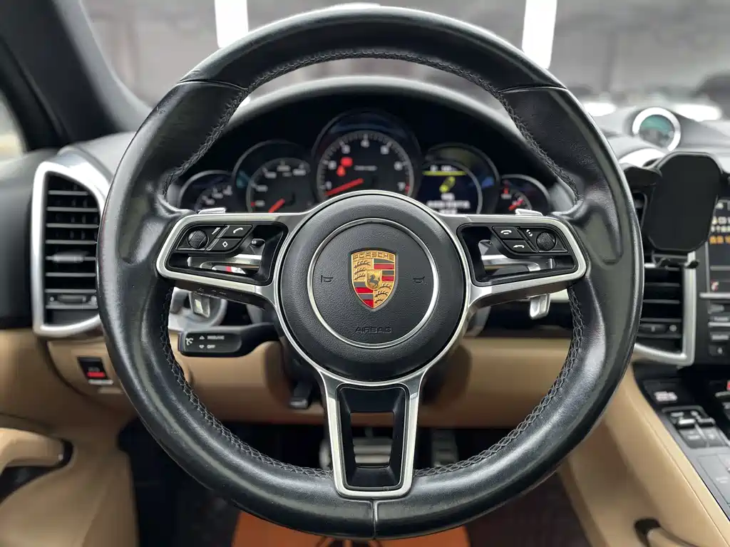 Porsche Cayenne 2015 — фото 11