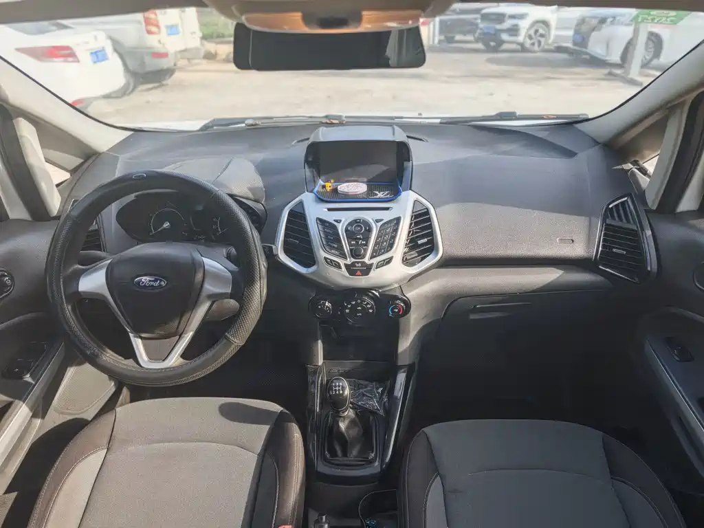 Ford EcoSport 2015 — фото 9