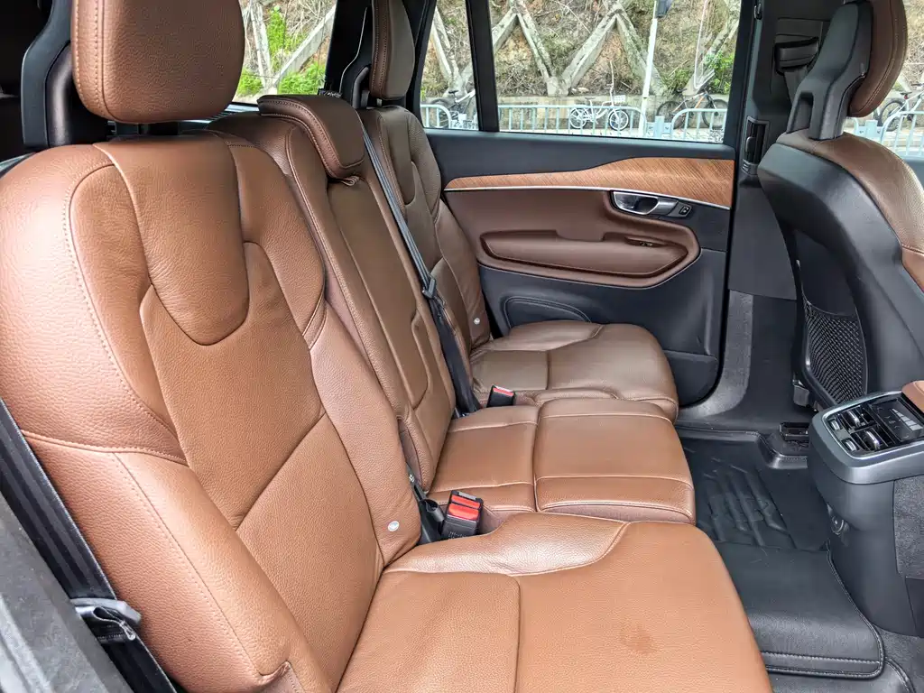 Volvo XC90 2021 — фото 15