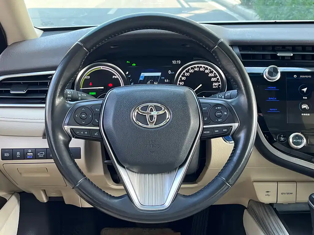 Toyota Camry 2019 — фото 36