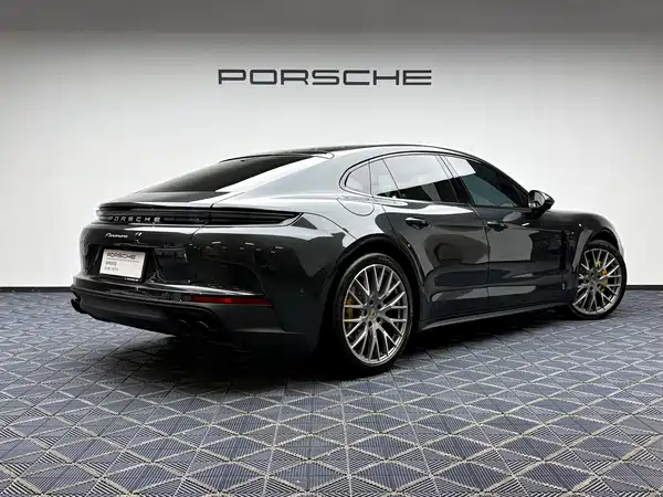 Porsche Panamera 2025
