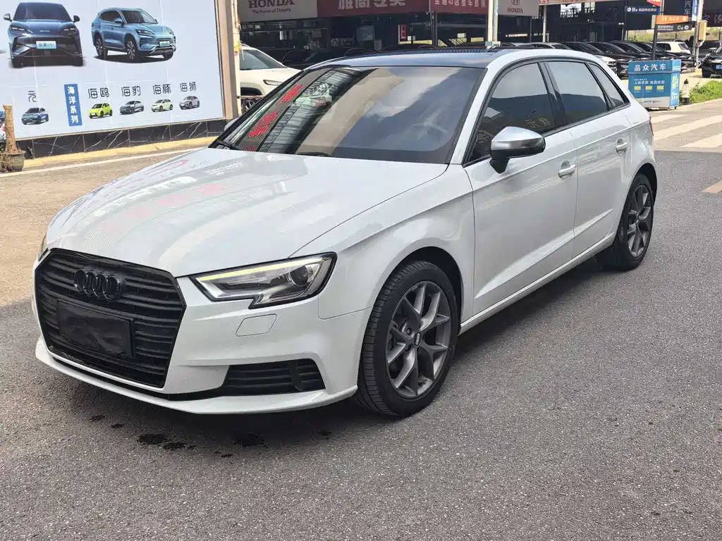Audi A3 2017 — фото 1