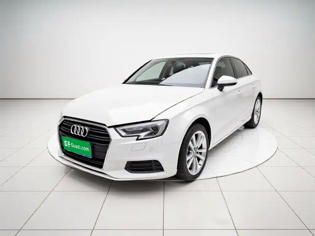 Audi A3 2018 — фото 1