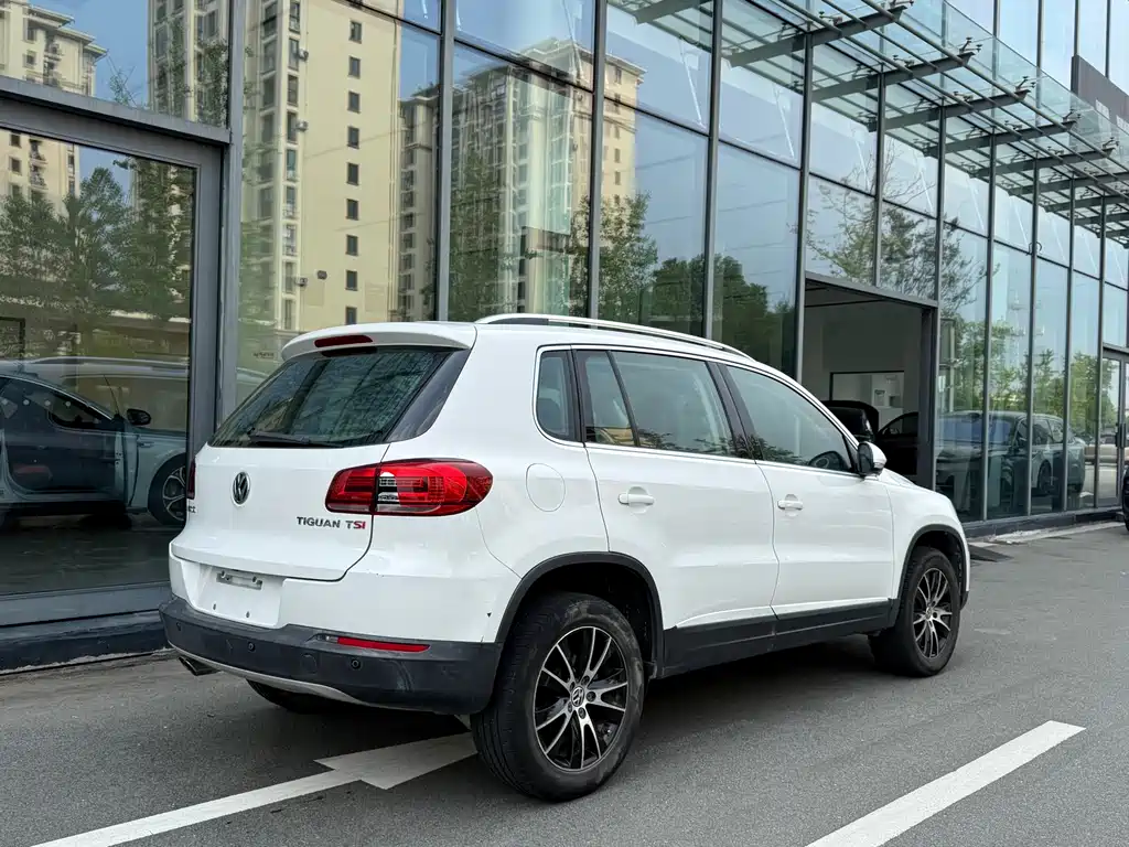 Volkswagen Tiguan 2015 — фото 15