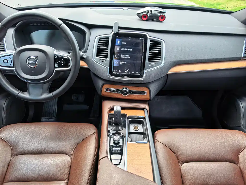 Volvo XC90 2021 — фото 12