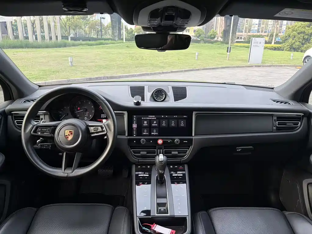Porsche Macan 2022 — фото 16