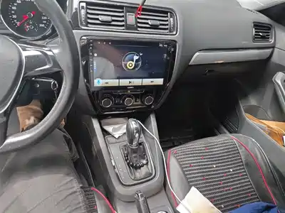 Volkswagen Sagitar 2015