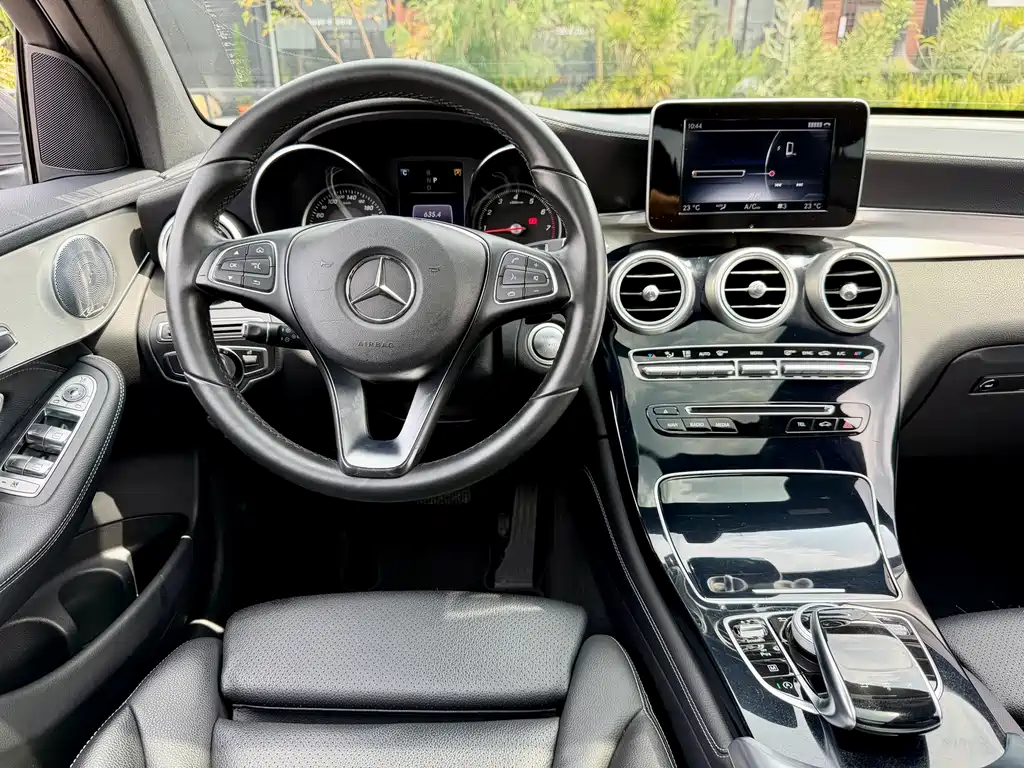 Mercedes-Benz GLC 2017 — фото 11
