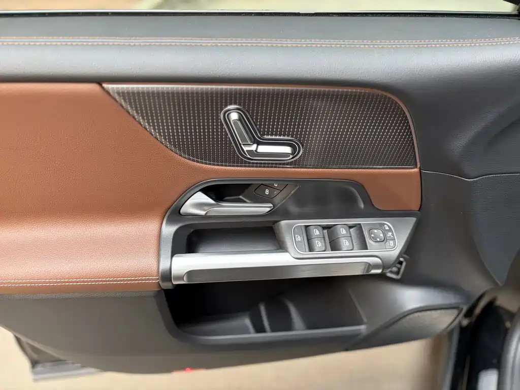 Mercedes-Benz GLB 2023 — фото 17