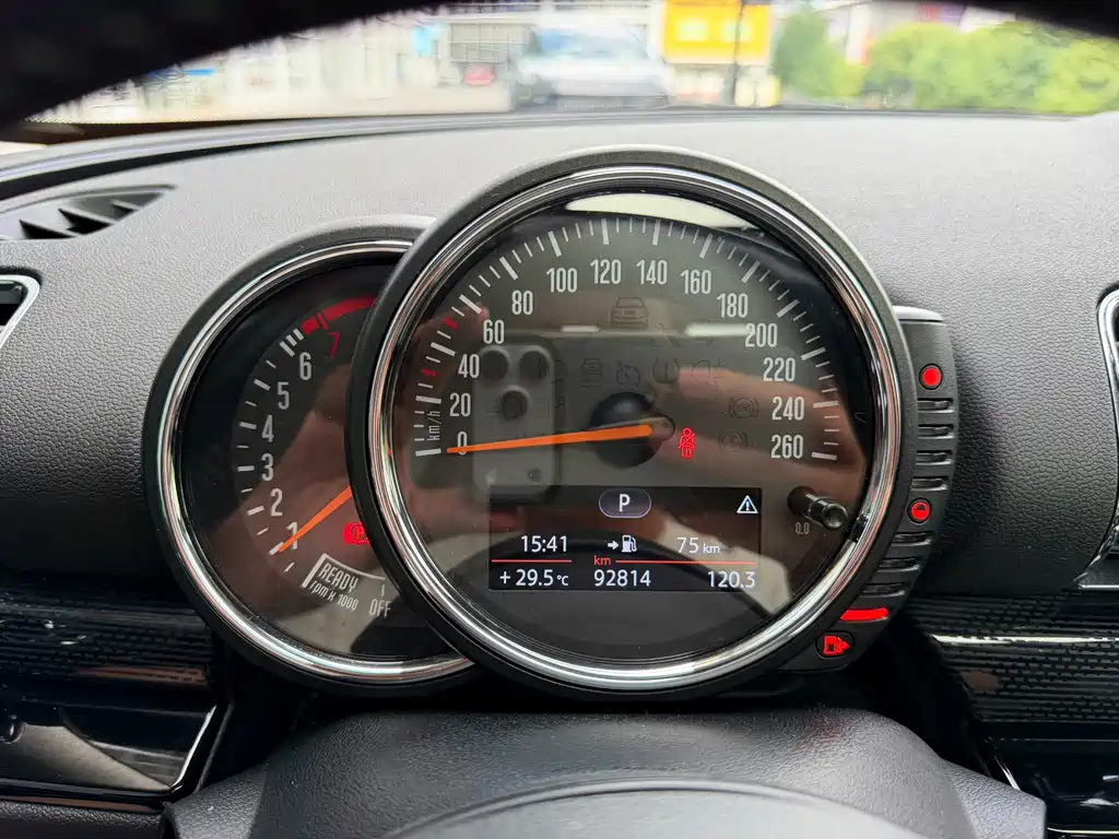 MINI Clubman 2016 — фото 17