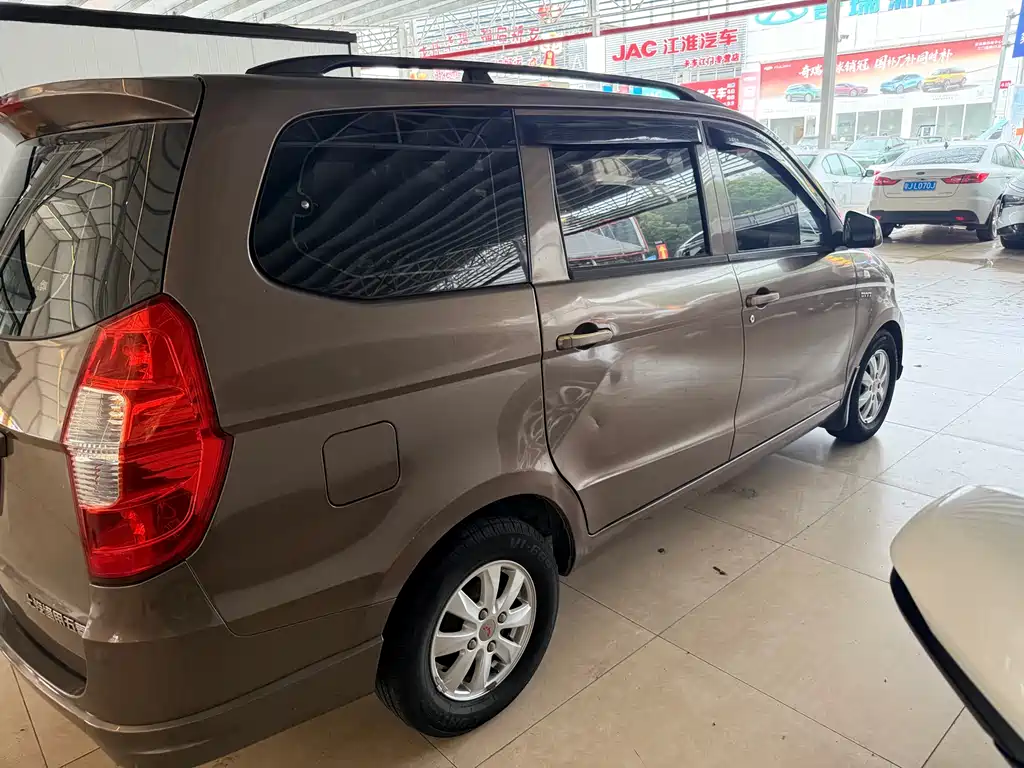 Wuling Hongguang 2015 — фото 7