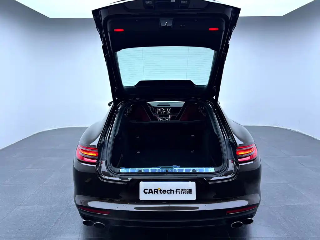 Porsche Panamera 2018 — фото 30