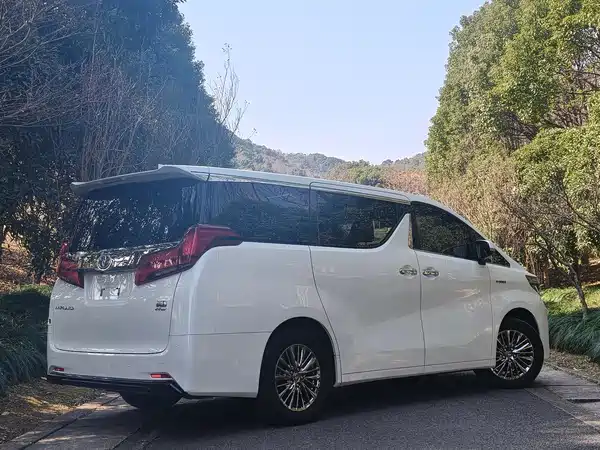 Toyota Alphard 2021