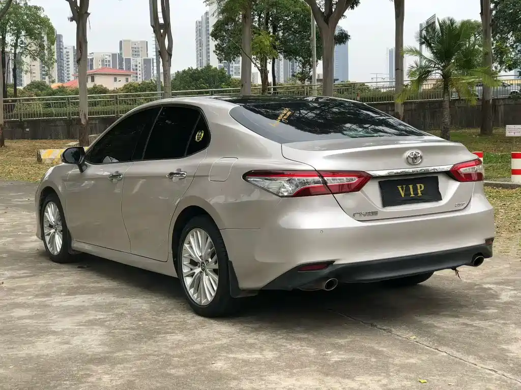 Toyota Camry 2019 — фото 4