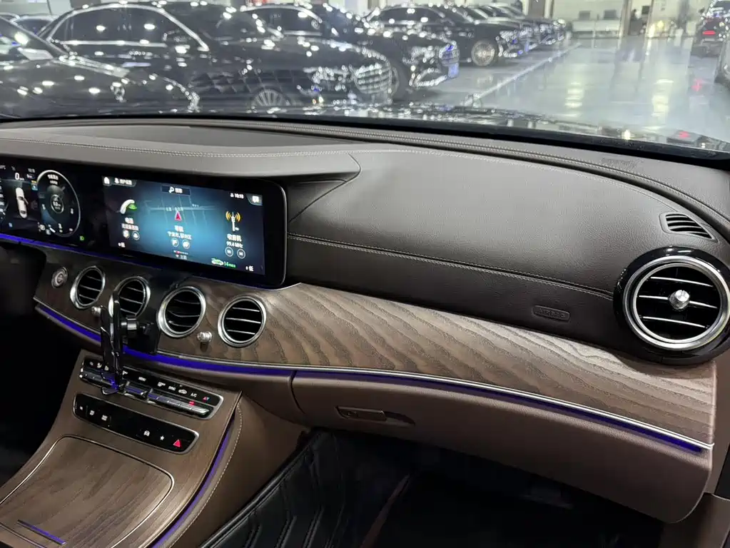 Mercedes-Benz E-Class 2022 — фото 14