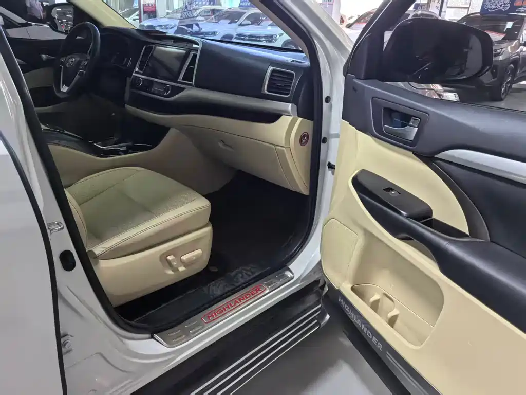 Toyota Highlander 2018 — фото 17