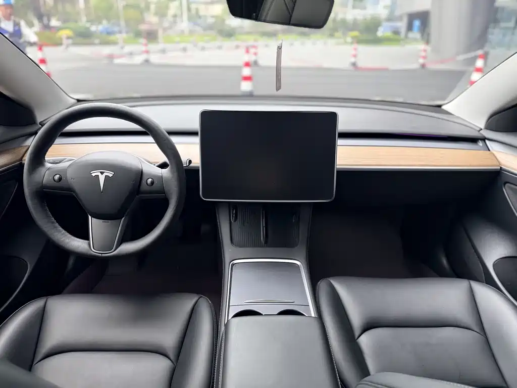 Tesla Model 3 2023 — фото 13