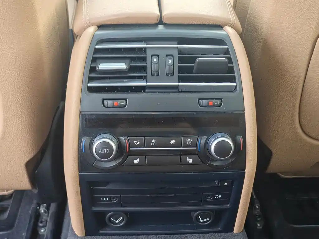 BMW 7 Series 2013 — фото 21