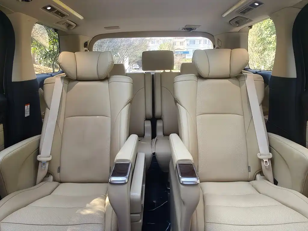 Toyota Alphard 2022 — фото 13