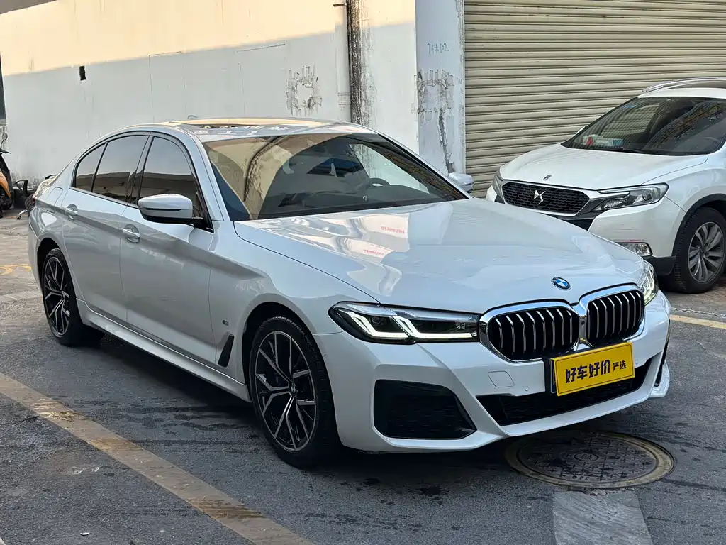 BMW 5 Series 2023 — фото 1