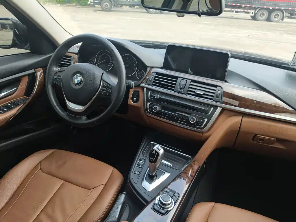 BMW 3 Series 2012 — фото 12