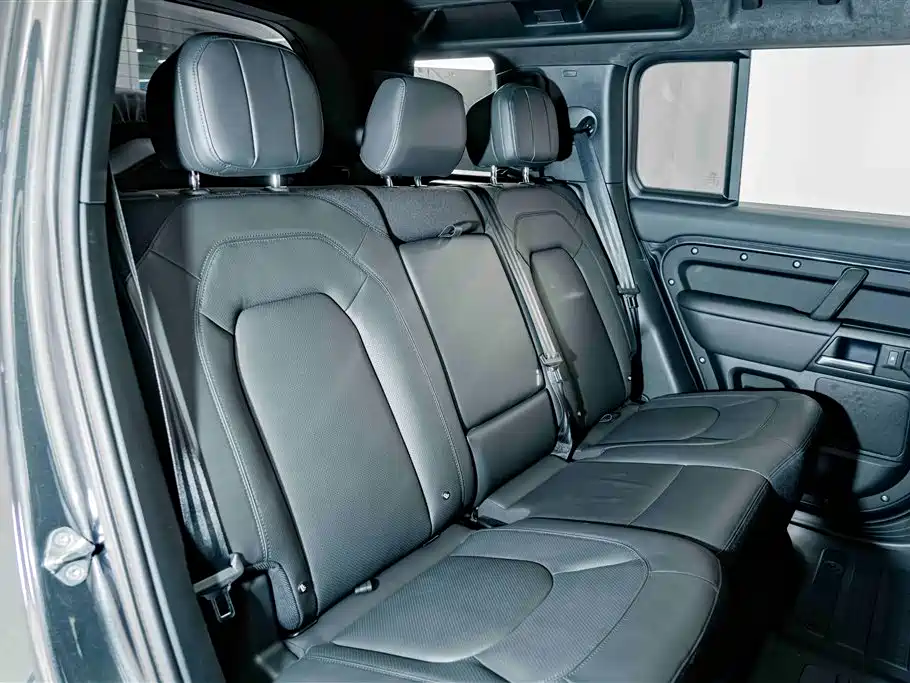 Land Rover Defender 2025 — фото 26