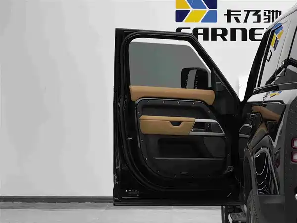Land Rover Defender 2024