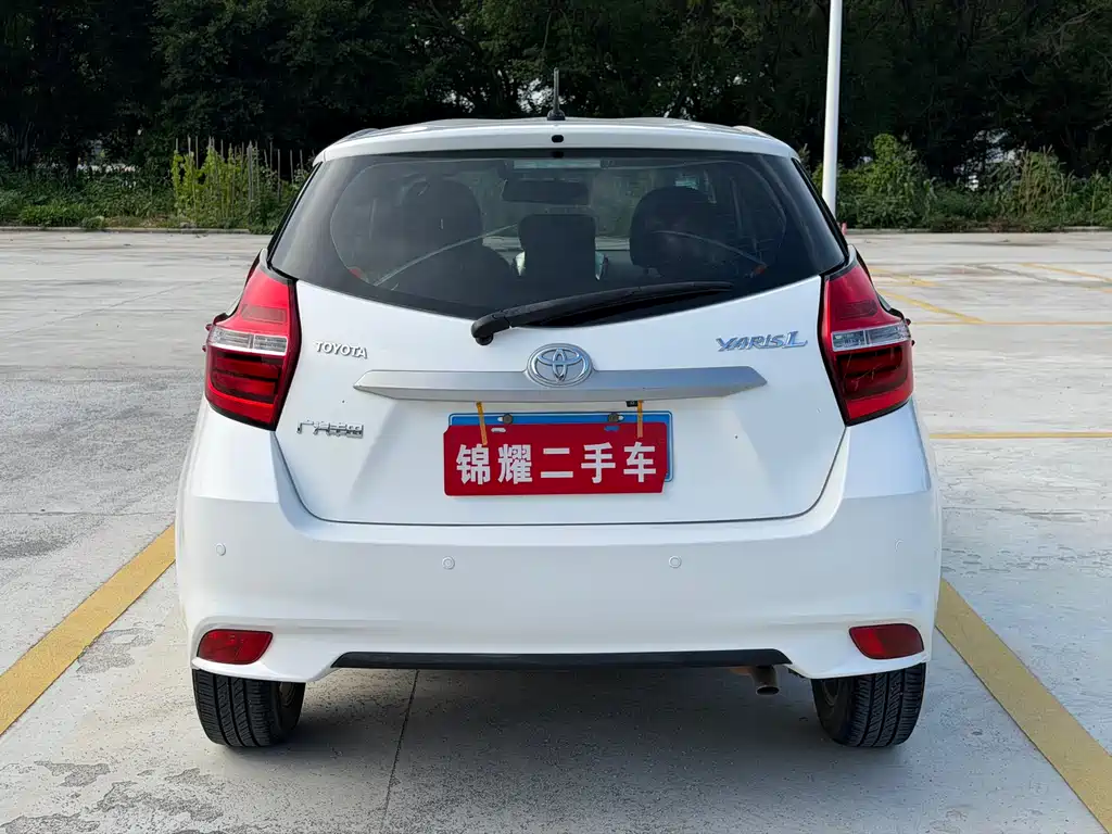 Toyota Yaris L 2017 — фото 24
