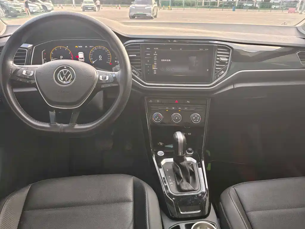 Volkswagen T-Roc 2023 — фото 5