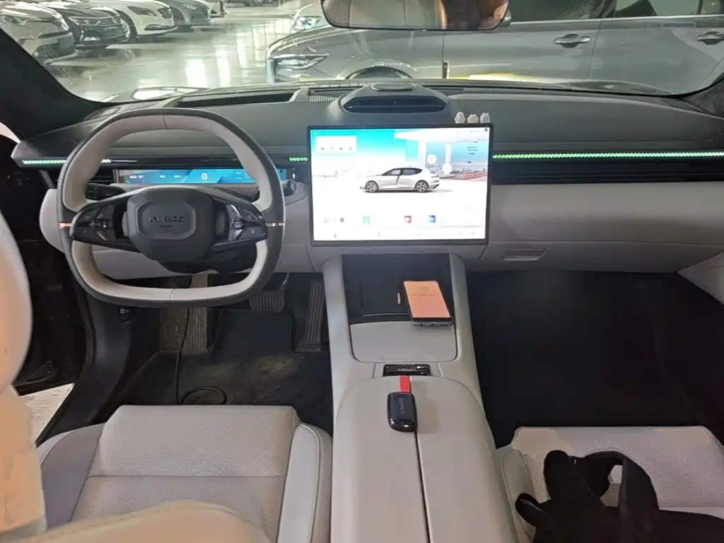 Lynk & Co Z10 2024