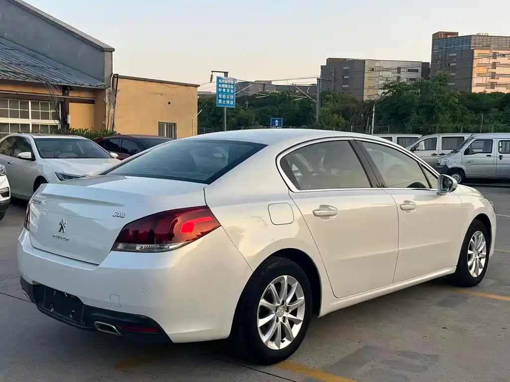 Peugeot 508 2016 — фото 10