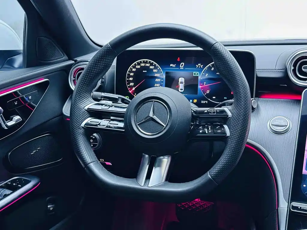 Mercedes-Benz C-Class 2024 — фото 11