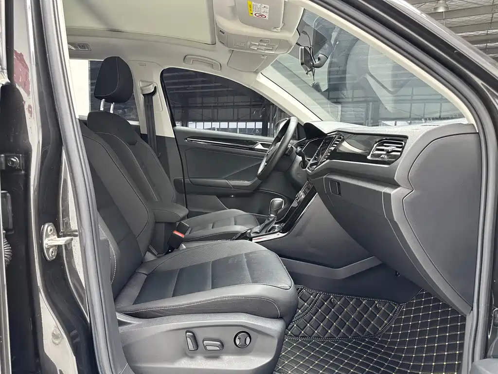 Volkswagen T-Roc 2023 — фото 15