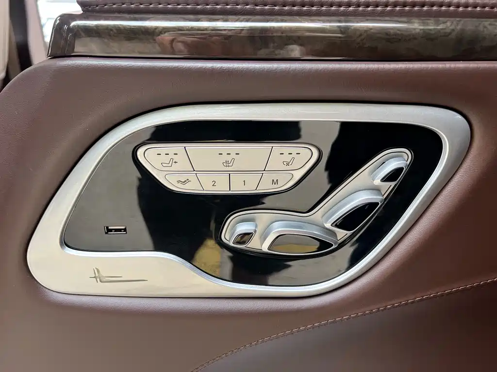 Mercedes-Benz V-Class 2020 — фото 15