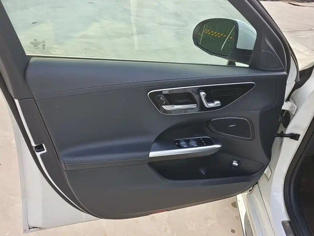 Mercedes-Benz C-Class 2023 — фото 6