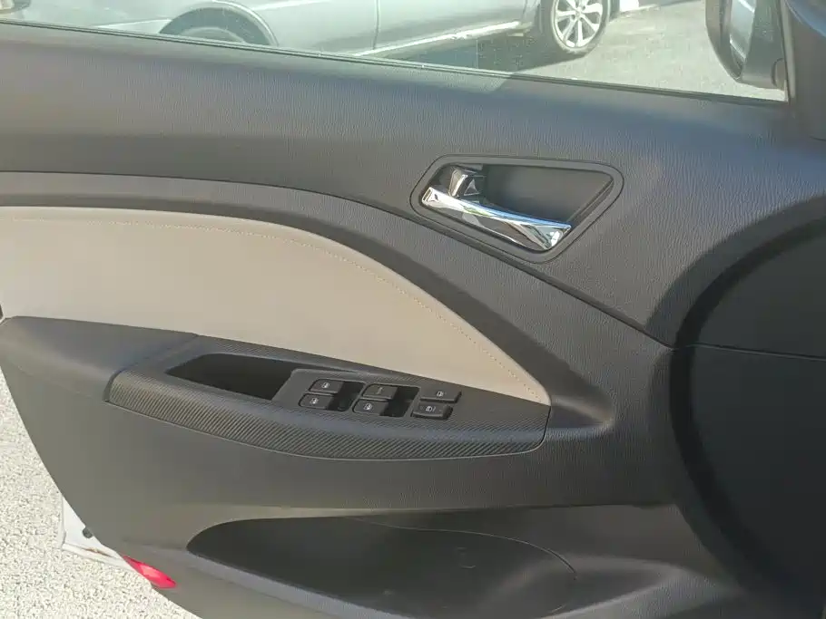Changan V7 2015