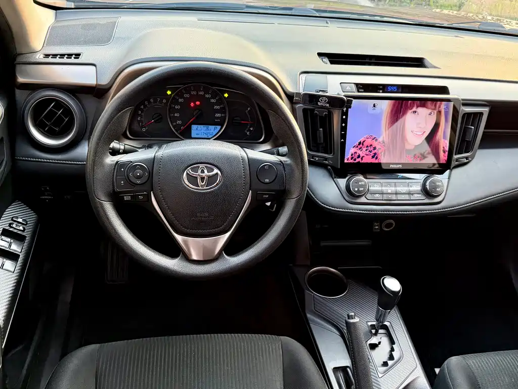 Toyota RAV4 2015 — фото 8