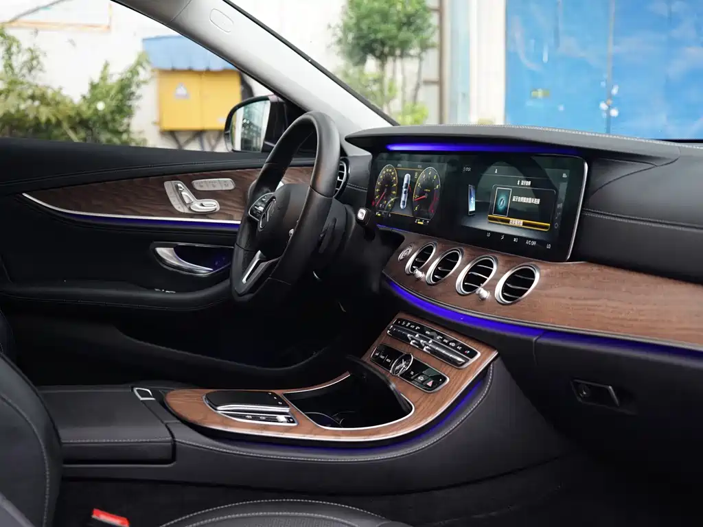 Mercedes-Benz E-Class 2020 — фото 12